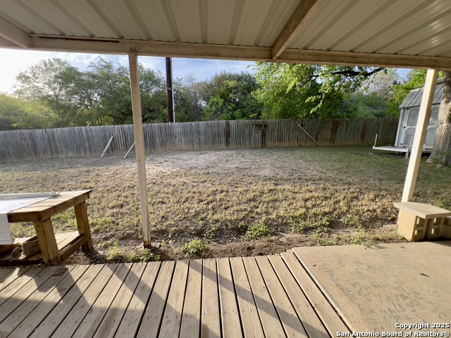 Listing photo id 11 for 7301 Avery Rd