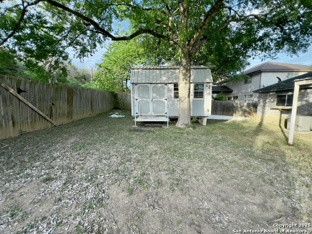 Listing photo id 14 for 7301 Avery Rd