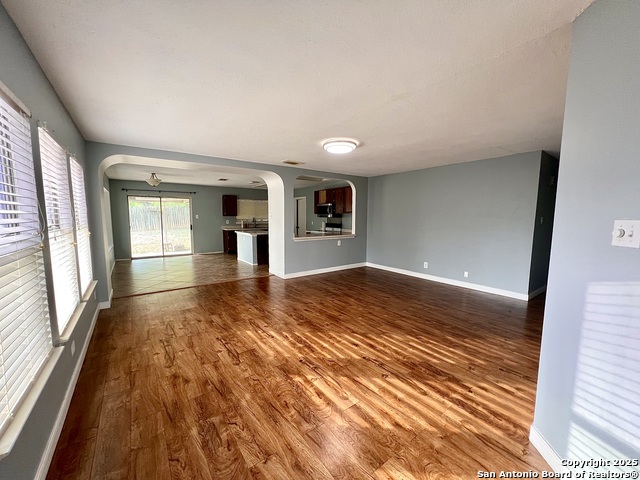 Listing photo id 0 for 7301 Avery Rd