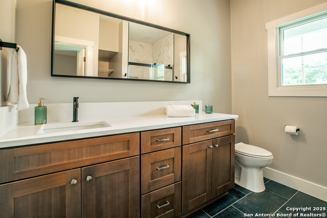Listing photo id 9 for 227 Quentin