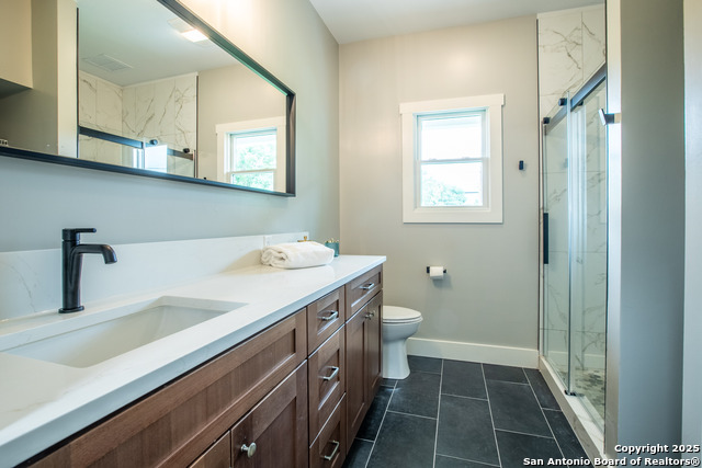 Listing photo id 10 for 227 Quentin