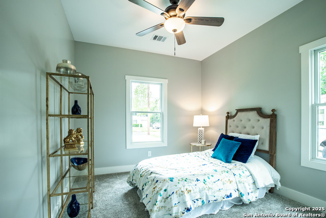 Listing photo id 14 for 227 Quentin