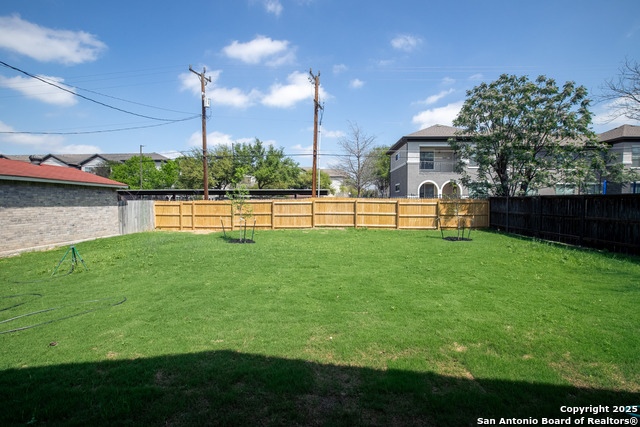 Listing photo id 18 for 227 Quentin