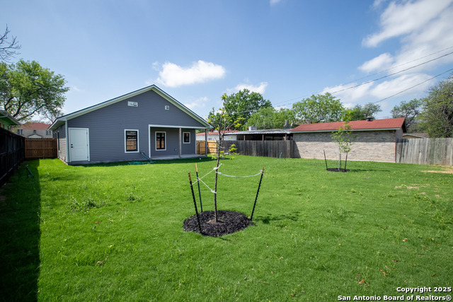 Listing photo id 19 for 227 Quentin