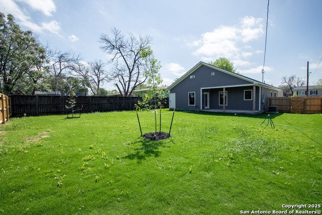 Listing photo id 20 for 227 Quentin