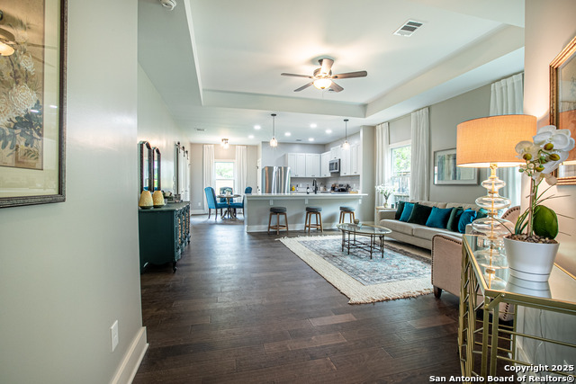 Listing photo id 2 for 227 Quentin