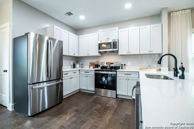 Listing photo id 6 for 227 Quentin