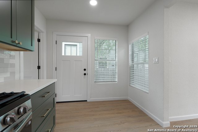 Image 15 of 33 For 1140 Agarita Ave. W