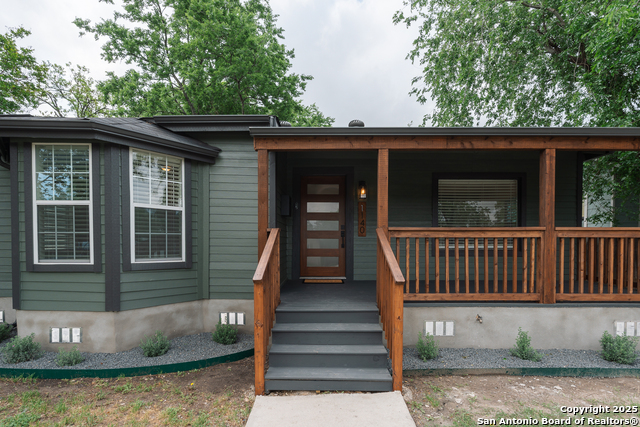 Image 2 of 33 For 1140 Agarita Ave. W
