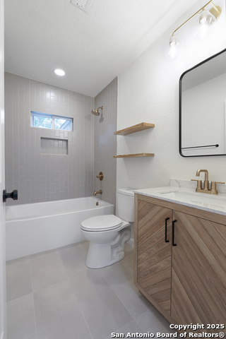 Image 23 of 33 For 1140 Agarita Ave. W