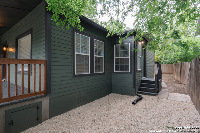 Image 25 of 33 For 1140 Agarita Ave. W