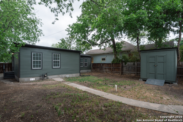 Image 26 of 33 For 1140 Agarita Ave. W