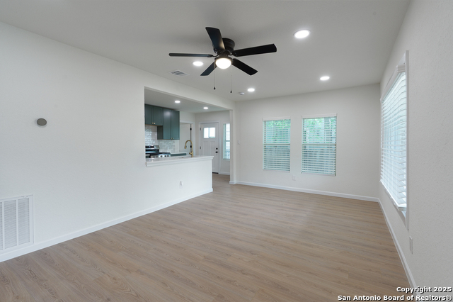 Image 3 of 33 For 1140 Agarita Ave. W