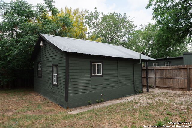 Image 33 of 33 For 1140 Agarita Ave. W