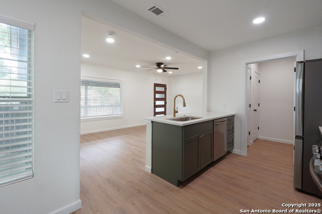Image 5 of 33 For 1140 Agarita Ave. W