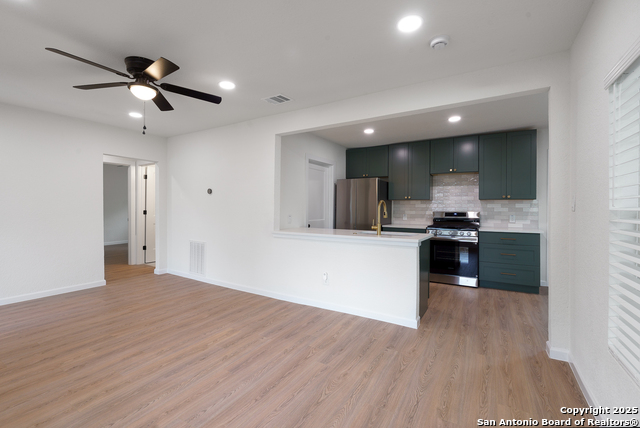 Image 6 of 33 For 1140 Agarita Ave. W