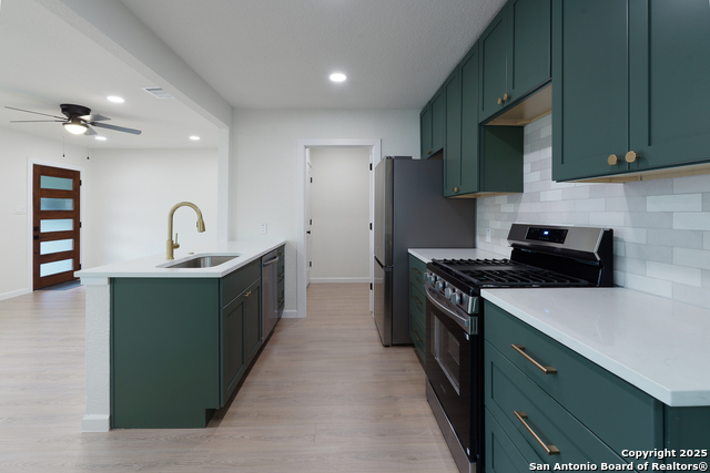 Image 7 of 33 For 1140 Agarita Ave. W