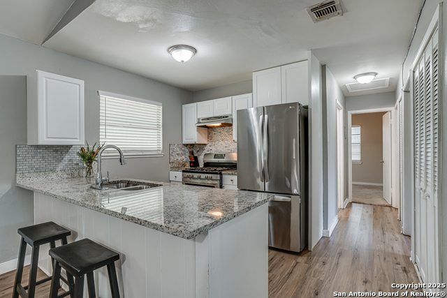 Image 14 of 34 For 5011 Village Lawn