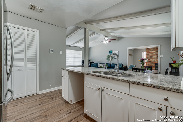 Image 17 of 34 For 5011 Village Lawn