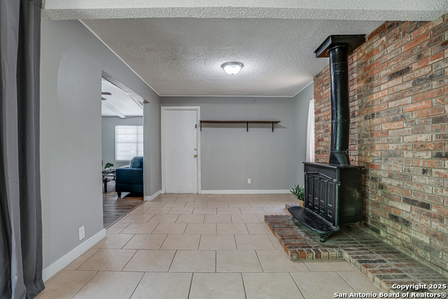 Image 23 of 34 For 5011 Village Lawn