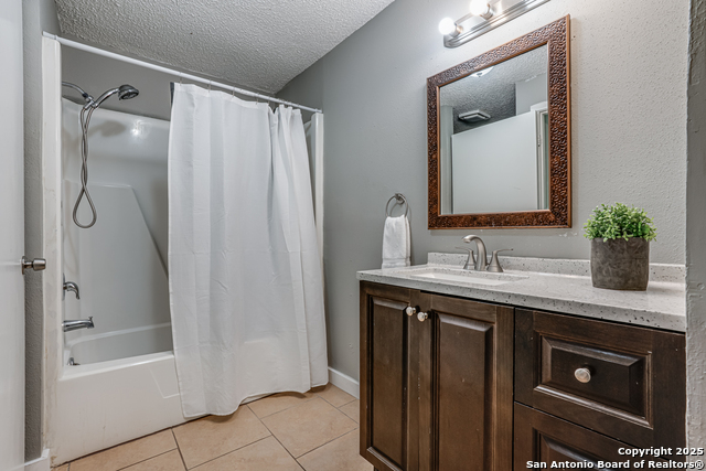 Image 24 of 34 For 5011 Village Lawn