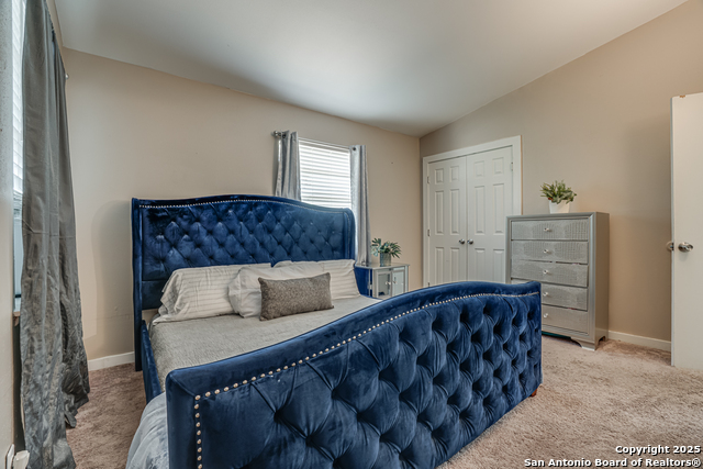 Image 25 of 34 For 5011 Village Lawn