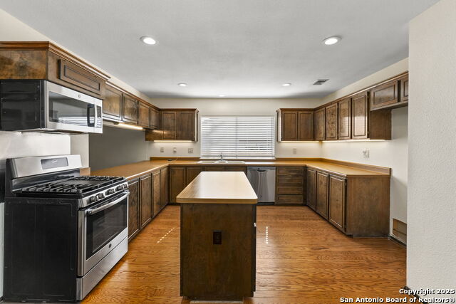 Image 16 of 37 For 2519 Silver Ridge