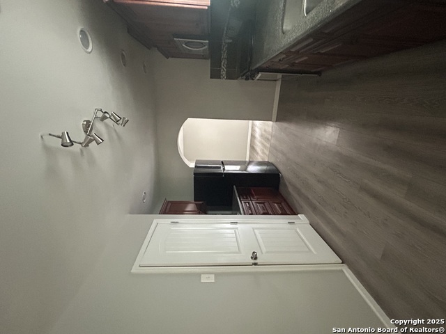 Image 4 of 15 For 1336 Ridgewood Court W 1