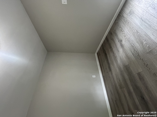 Image 5 of 15 For 1336 Ridgewood Court W 1
