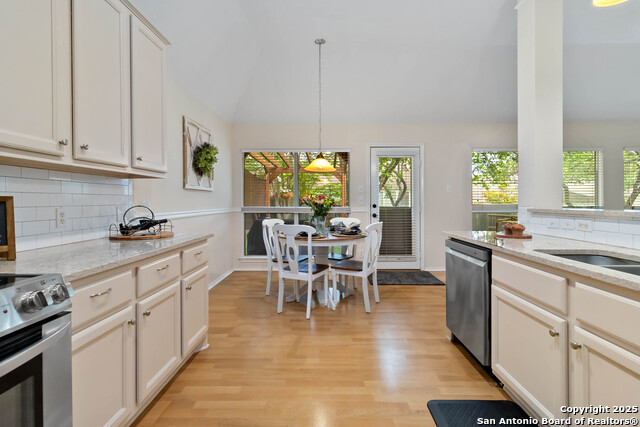 Listing photo id 11 for 8843 Brae Crest Dr