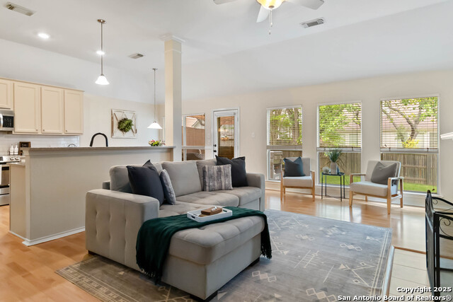 Listing photo id 2 for 8843 Brae Crest Dr