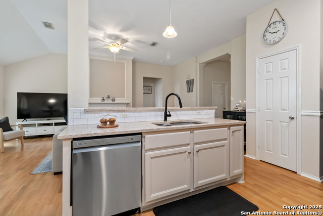Listing photo id 7 for 8843 Brae Crest Dr