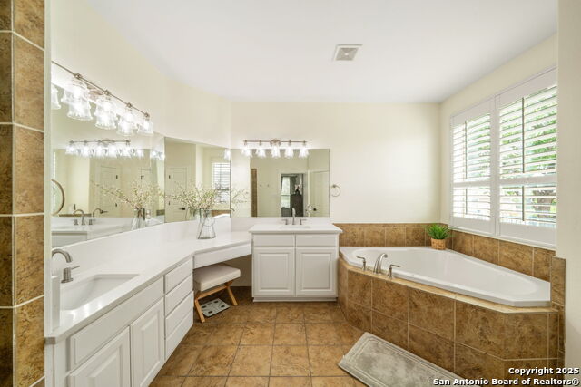 Listing photo id 22 for 17707 Maui Sands