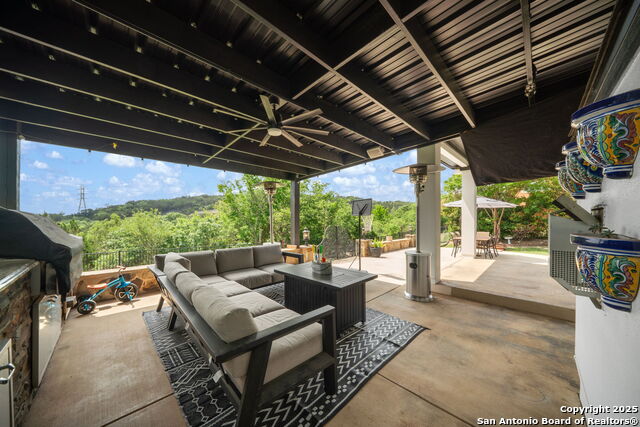 Listing photo id 37 for 17707 Maui Sands