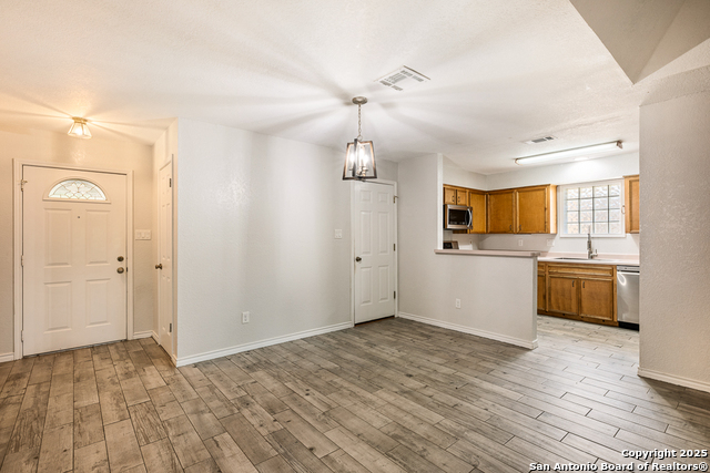 Image 12 of 24 For 930 Parkdale