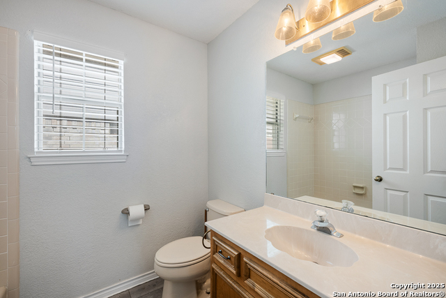 Image 18 of 24 For 930 Parkdale
