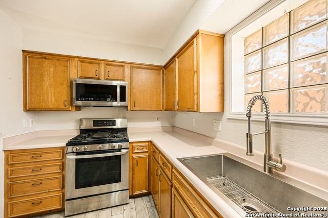 Image 3 of 24 For 930 Parkdale