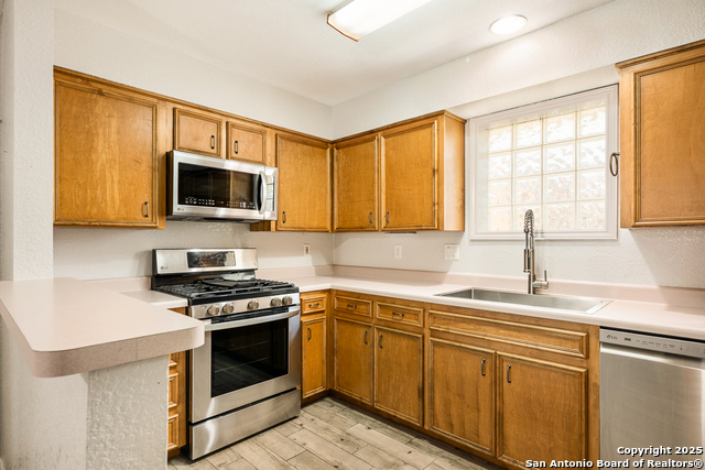 Image 4 of 24 For 930 Parkdale