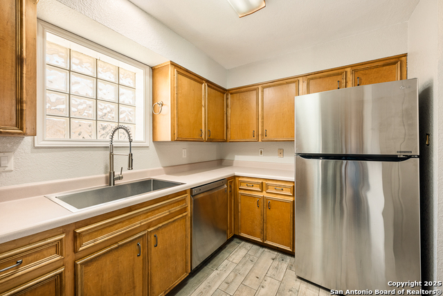 Image 5 of 24 For 930 Parkdale