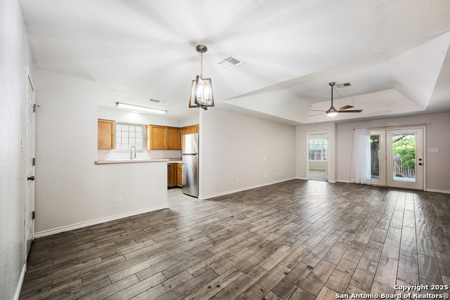 Image 6 of 24 For 930 Parkdale