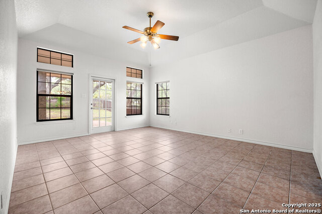 Image 16 of 41 For 26309 Glenrose Rd S