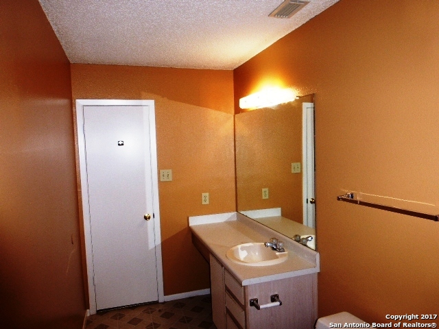Image 11 of 17 For 6854 Cape Meadow Dr