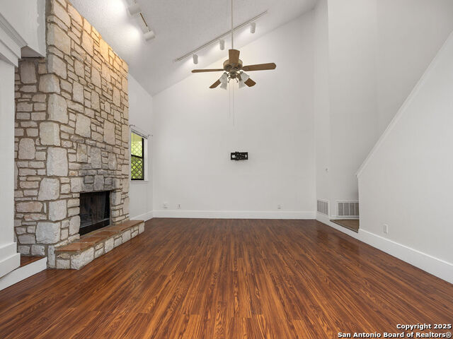 Image 3 of 20 For 8420 Echo Creek