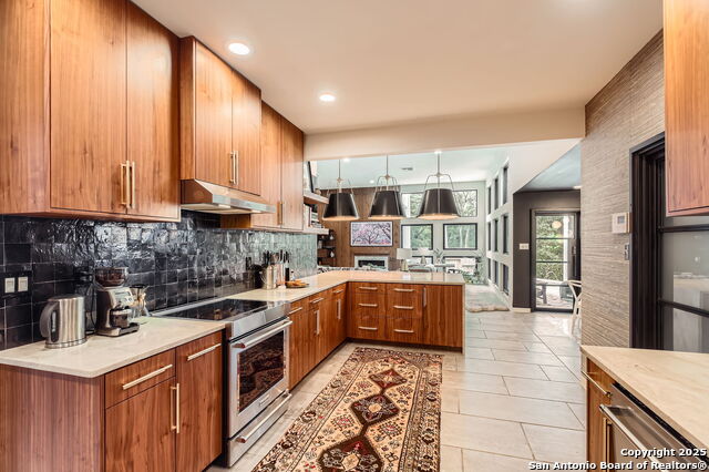 Image 11 of 34 For 13819 Crown Bluff