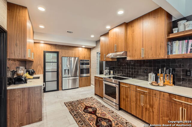 Image 12 of 34 For 13819 Crown Bluff
