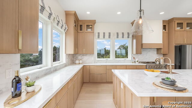 Image 11 of 39 For 3140 Westview Dr