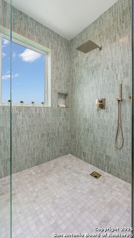 Image 21 of 39 For 3140 Westview Dr