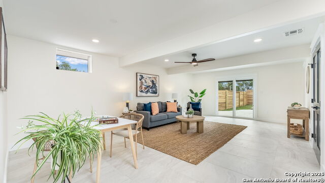 Image 24 of 39 For 3140 Westview Dr