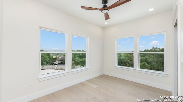 Image 30 of 39 For 3140 Westview Dr