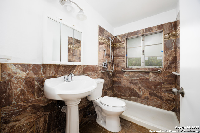 Listing photo id 21 for 170 Olga